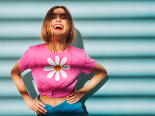 Organic Cotton Daisy T-Shirt – Bold Floral Graphic Tee